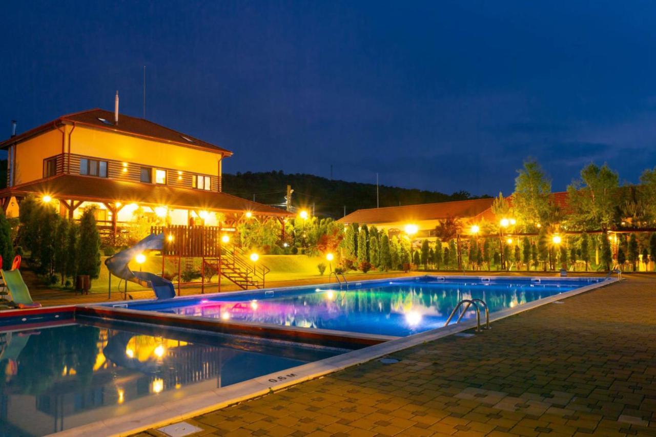 Aqua Party Hotel Victoria  Buitenkant foto