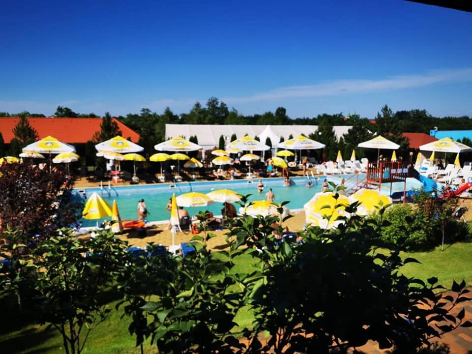 Aqua Party Hotel Victoria  Buitenkant foto